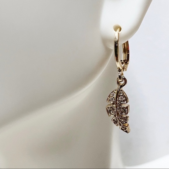 PETITE Leave Hoops - Picture 2 of 5